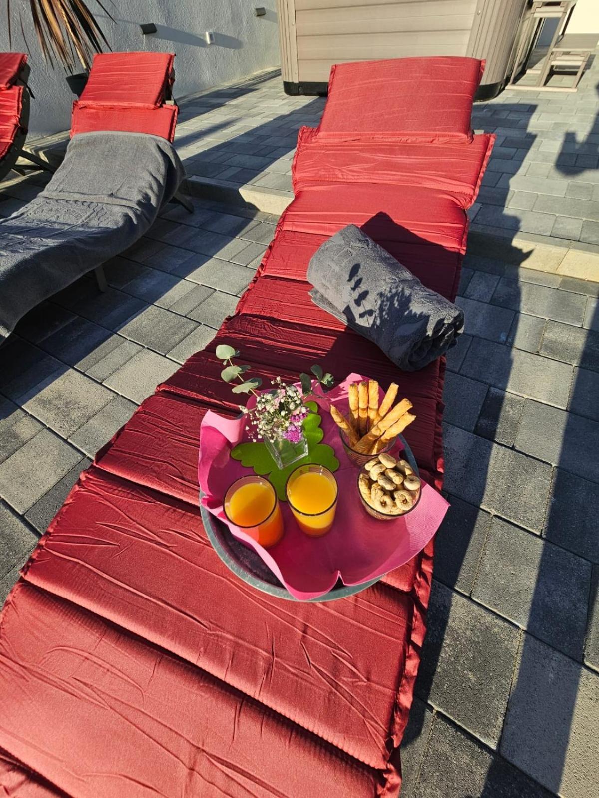Apartman Koko With Private Jacuzzi Макарска Экстерьер фото