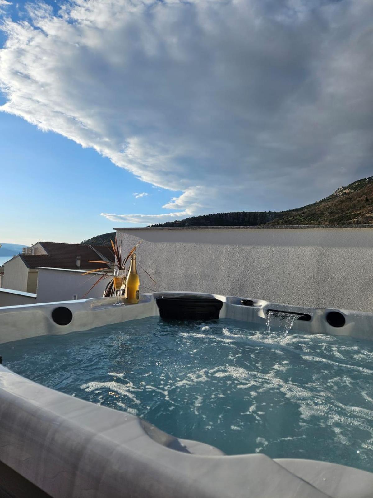 Apartman Koko With Private Jacuzzi Макарска Экстерьер фото